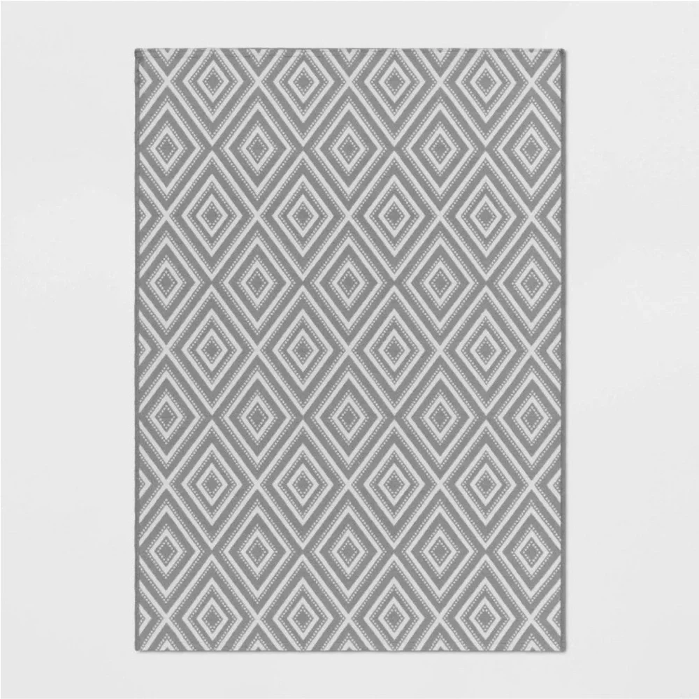 ROOM ESSENTIALS NWT diamond indoor area rug -gray -4x5’6”